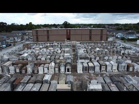 Видео: В Новом Орлеане самые интересные кладбища