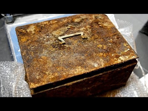 Видео: Копали бассейн .А откопали древний ящик с ценностями