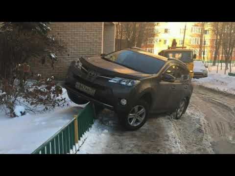 Видео: Чудеса парковки. Автохамы и чудеса автопарковки №2