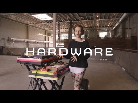 Видео: Аппаратное обеспечение: Colorful Rig от Ela Minus — это небольшой оркестр синтезаторов