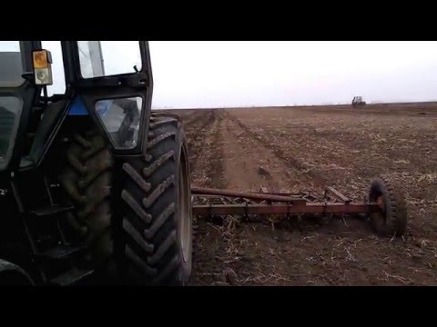 Видео: 3) МТЗ 80 и 82, Бизон,Т 150 боронование пашни.