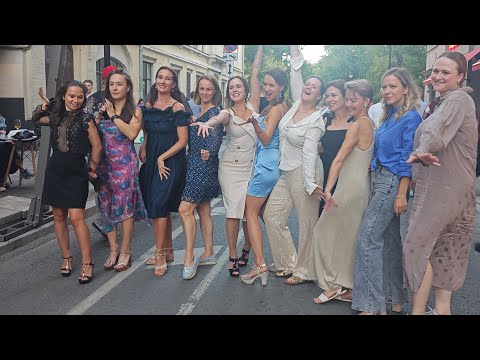 Видео: Москва. Пешеходная улица Малая Бронная. Народ гуляет и тусуется!