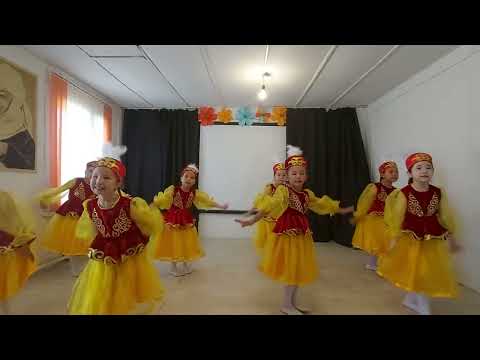 Видео: "Шабыт" би тобы.(кіші топ)           Қазақ биі "Илигай"