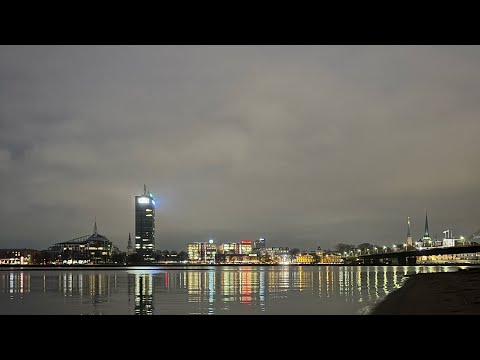 Видео: Рига день 14. Поход в бассейн RTU Kipsalas Peldbaseins. Подгон в Чили пицца 