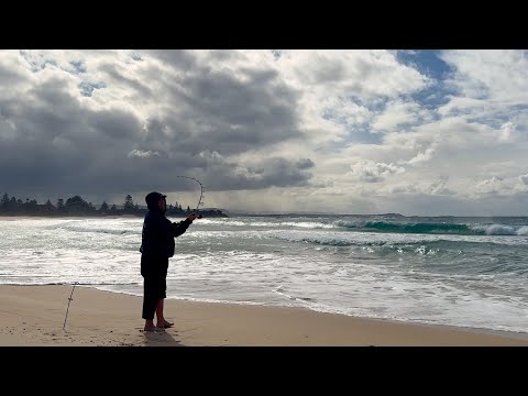 Видео: Сильные штормы помогают рыбакам быть лучшими. В Иллаварре назревает шторм.