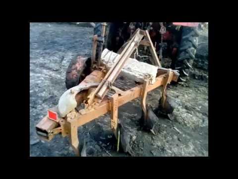 Видео: Трактор т-25 пашет с 4 х корустным плугом!!!