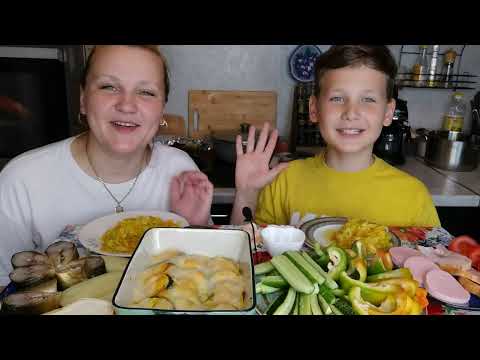 Видео: Мукбанг Капуста тушёная, скумбрия, овощи,колбаска/копец как стыдно было🙄