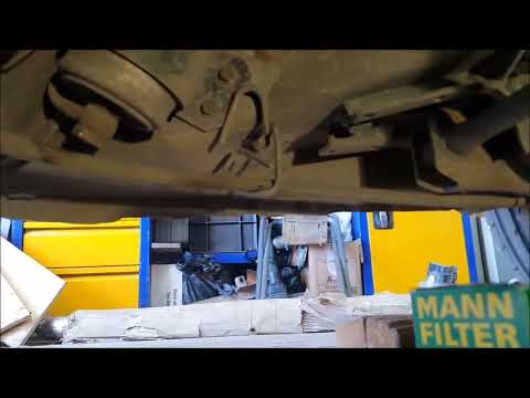 Видео: Замена топливного фильтра Audi 80 B4, ABK, 1992г