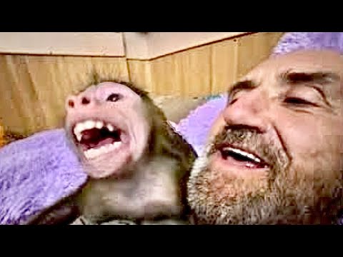Видео: СМЕХ! Этот ж как нужно любить папу Влада, чтобы уснуть, закрыв его собой)