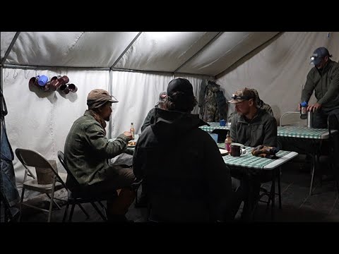 Видео: Утренняя рутина в охотничьем лагере — охота на лося 2025