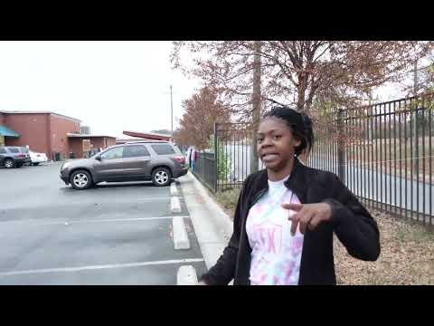 Видео: В уличном интервью Тини рассказала, что работает на двух работах и ​​всё ещё не может позволить с...