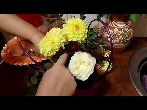 Видео: Роблю композицію з квітами в сумці