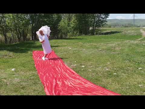 Видео: А я иду такая вся в  Дольче Габбана