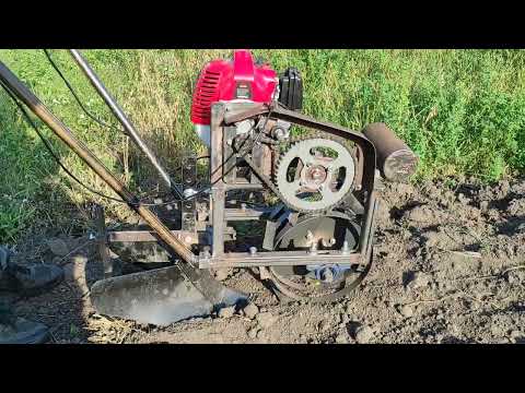 Видео: Підгортачі в роботі на брилах землі #diy #культиватор #мотокультиватор