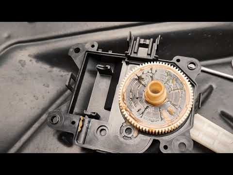 Видео: Toyota Avensis ремонт сервоприводов печки, чистка