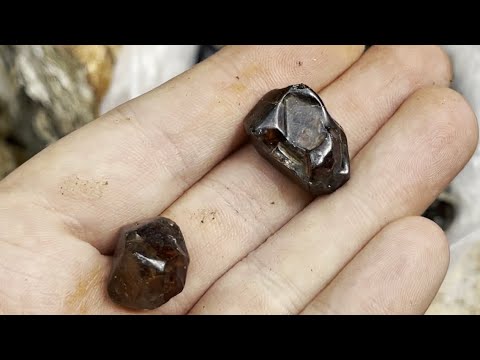 Видео: Добыча циркона в Камбодже. Часть 1. Розыгрыш камня.