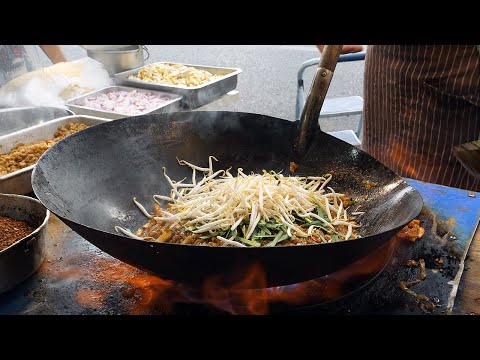 Видео: потрясающее мастерство! Пад Тай Мастер - тайская уличная еда