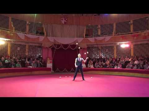 Видео: Дмитрий Дубинин - жонглер. Выпуск ГУЦЭИ 2016