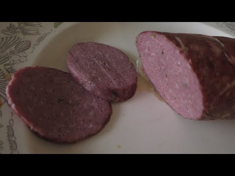 Видео: Для тех кому надоело травить себя и детей! Домашняя варёная колбаса из лосятины.