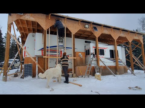 Видео: ЖИЗНЬ В ДОМЕ НА АВТОДОМЕ: ТОГДА И СЕЙЧАС | 5-я зима: строим наш автономный дом рядом с домом на к...