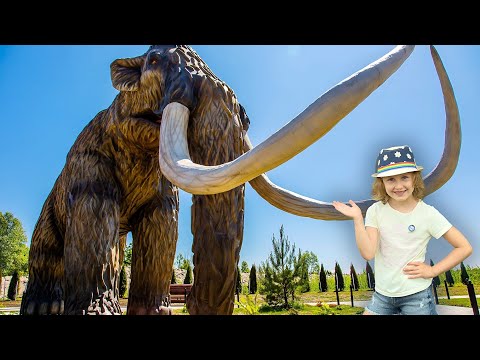 Видео: Влог из Калининграда Приехали в Шикарный ДИНОПАРК- DINO PARK в Янтарном. Изучаем Динозавров