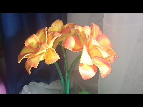 Видео: Фантазийный цветок из изолона. Светильник. Часть 1.