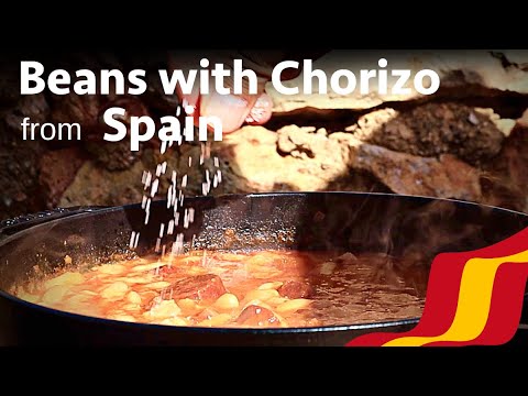 Видео: Настоящая фасоль с колбасой чоризо из Испании: Alubias con Chorizo.