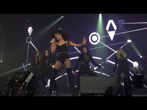 Видео: Нюша - Не перебивай ( Санкт-Петербург 2 апреля )