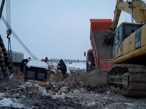 Видео: Трубоукладчик весом 60т. провалился в болото. Спасение техники.