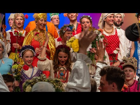 Видео: "Как Дунюшка весну искала": фольклорный спектакль Русского хора. Постановка ансамбля "Золотой плёс".