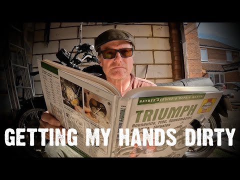 Видео: Замена задних тормозных колодок на моем Triumph Bonneville | НЕ УЧЕБНОЕ РУКОВОДСТВО!