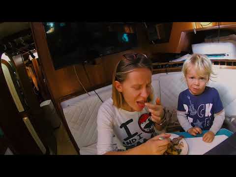 Видео: Якорная стоянка в Кадис Испания. Готовим на яхте. Жизнь на яхте # 146.