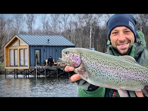 Видео: Рыбалка прямо из ДОМА?! Рейтинг рыболовных баз! РК КУТУЗОВО!