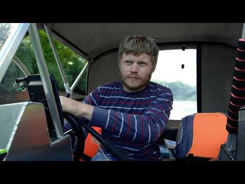 Видео: алюминиевая лодка Тактика-390DC, замена масла не снимая лодки с воды