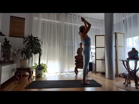 Видео: Сурья Намаскар. Приветствие Солнцу