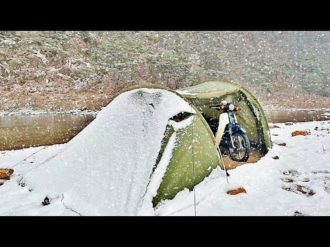 Видео: Зимний кемпинг с мотоциклом 110cc [рыбалка и приготовление пищи]