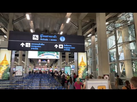 Видео: Прилетели в Тайланд. Аэропорт Бангкока Suvarnabhumi. Дорога до Паттайи.