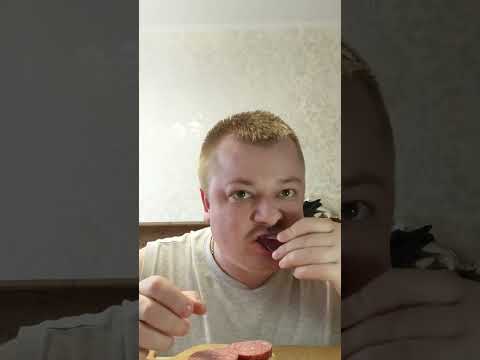 Видео: 🍞 Мукбанг: Сочные бутерброды с колбасой и красным луком 😋
