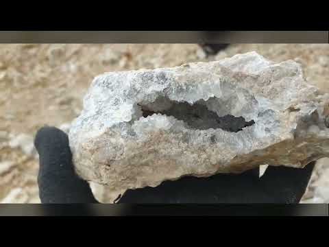 Видео: В Подмосковье за самоцветами и окаменелостями в работающий карьер