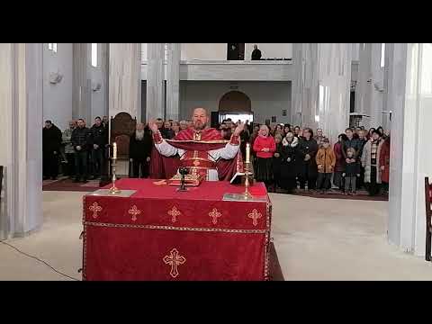 Видео: Благословено Царство Оца и Сина и Светога Духа (цела Литургија)