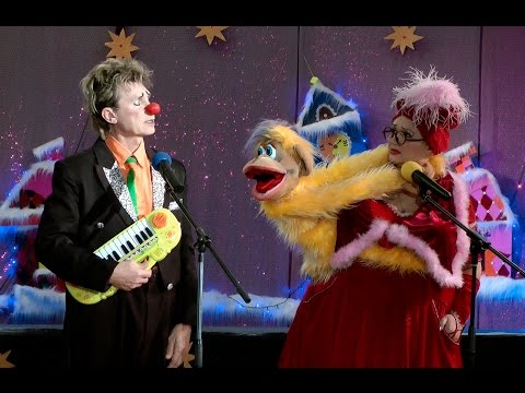 Видео: Смешные клоуны. Чревовещание с обезьянкой Чучей на ёлочках в ЦДРИ 2017г.