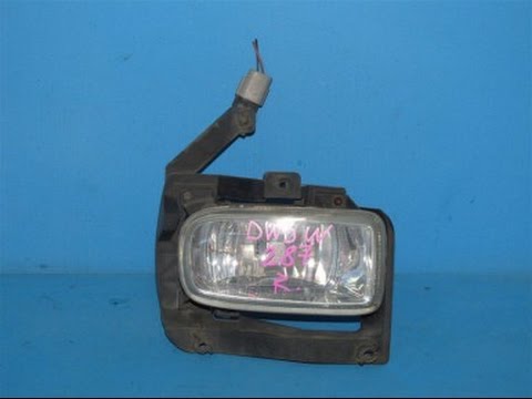 Видео: Установка противотуманных фар на Mazda Demio (Ford Festiva Mini Wagon)