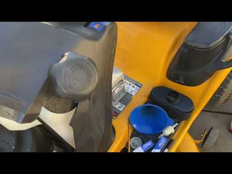 Видео: Замена масла, воздушного фильтра, свечей зажигания, обслуживание топливного фильтра Kawasaki FR600V