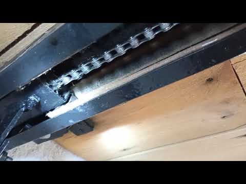 Видео: Подробнее о приводе двух секционных ворот.