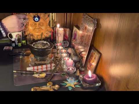 Видео: Чистка от кладбищенской порчи свечек за упокой и родовых проклятий ! С обраткой и защитой!!!