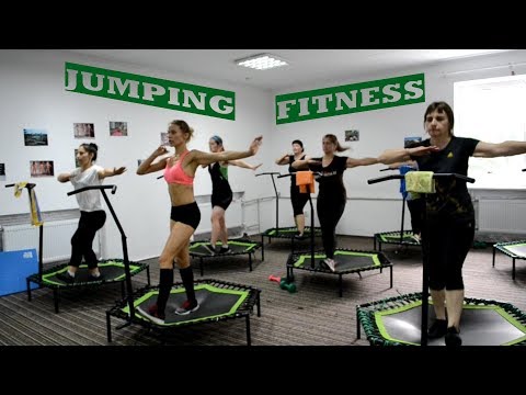 Видео: Jumping fitness. Джампінг. Джампинг. Скай джампинг. Фитнес на батуте