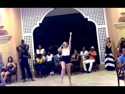 Видео: ИНОСТРАНЦЫ БЫЛИ В ШОКЕ! РУССКАЯ ДЕВУШКА СПЕЛА В ДОМИНИКАНЕ!