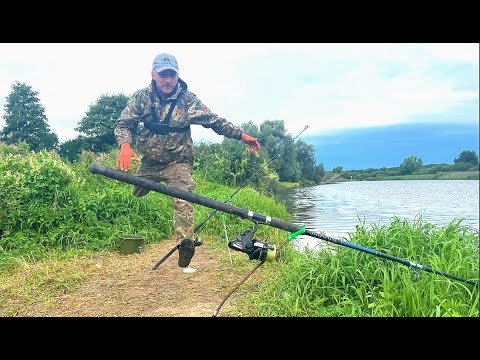 Видео: ВОТ ЭТО ПРЕТ!!! ВЫРЫВАЕТ УДОЧКИ С РОГАТОК!!! ВОТ ЭТО СИЛА!!! Ночевка на речке. Жареные Кабачки.