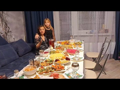 Видео: всегда ВСТРЕЧАЕМ НОВЫЙ ГОД всей семьёй,у нас ВЕСЕЛО И ВКУСНО💥💯САЛЮТ