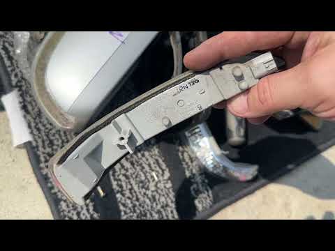 Видео: Как заменить повторитель поворота в боковом зеркале Honda Legend 